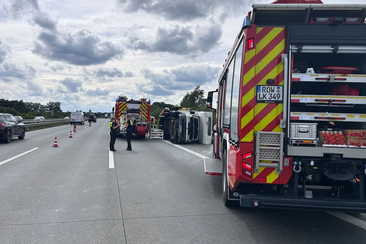 A1 Sittensen NI – Unfall von Wohnmobil durch geplatzten Reifen