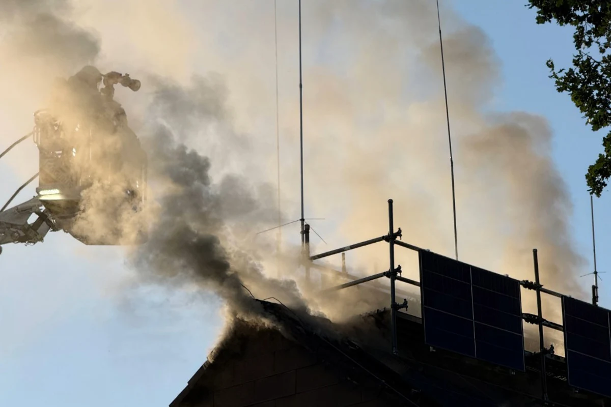Recklinghausen NW – Mehrfamilienhaus nach Dachstuhlbrand unbewohnbar