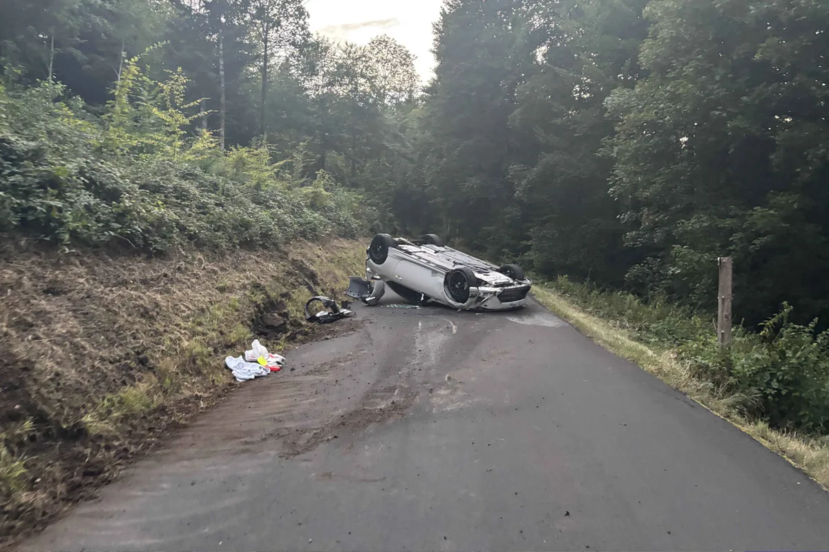 Zofingen AG – Auto überschlägt sich bei Selbstunfall