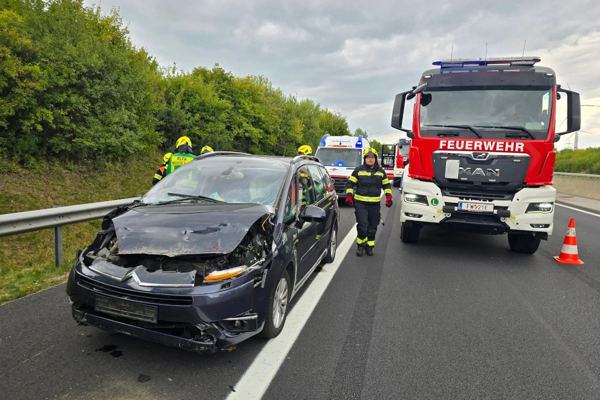Unfall auf A4 bei Neusiedl am See B – PKW prallt auf Sattelzug