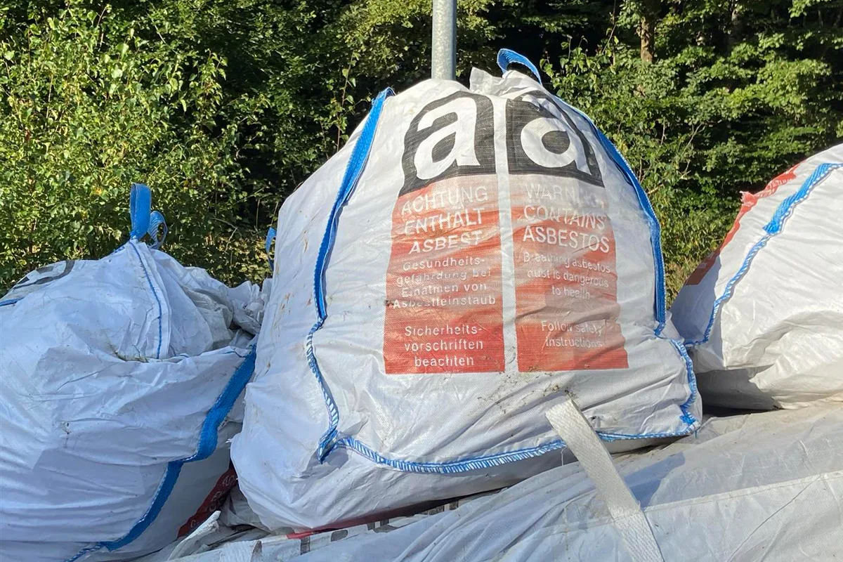 Morbach RP – Illegale Entsorgung von Asbest an der B327
