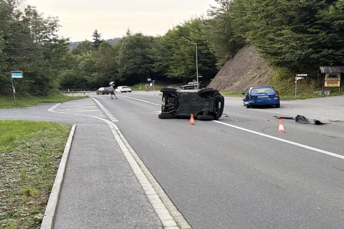 Ermenswil SG – Auto kippt nach Auffahrunfall um 