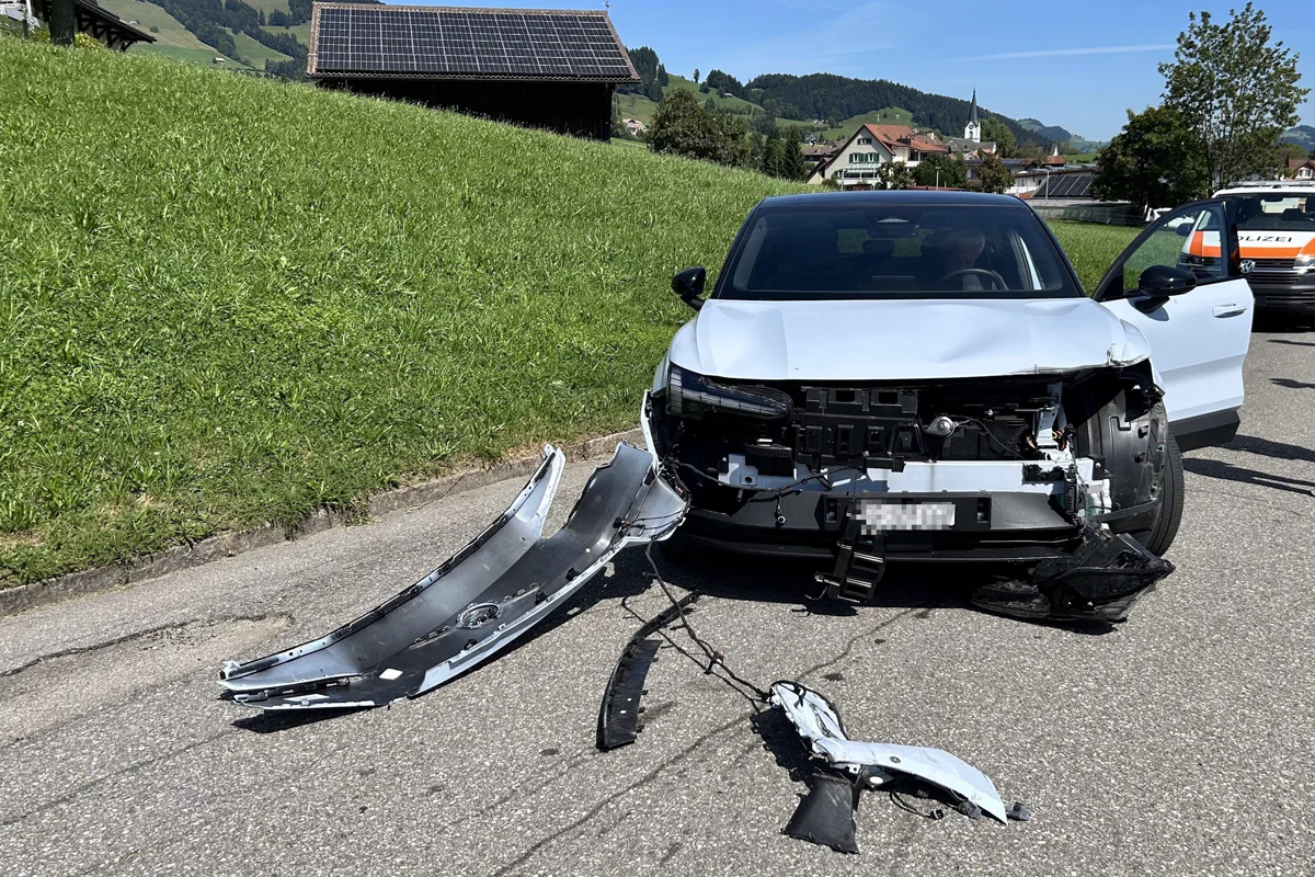 Ricken SG – Töfffahrer bei Unfall mit Pkw verletzt