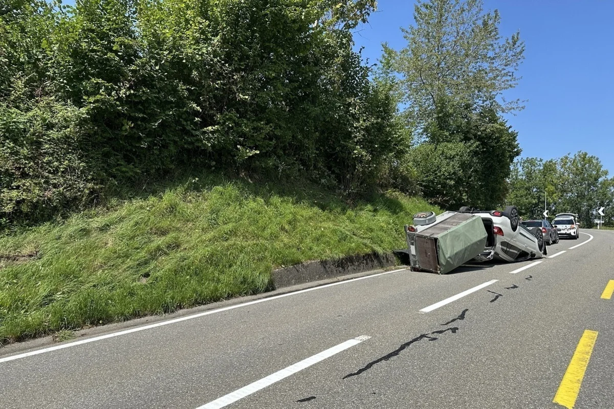 Trogen AR – Lenker nach Sekundenschlaf verunfallt