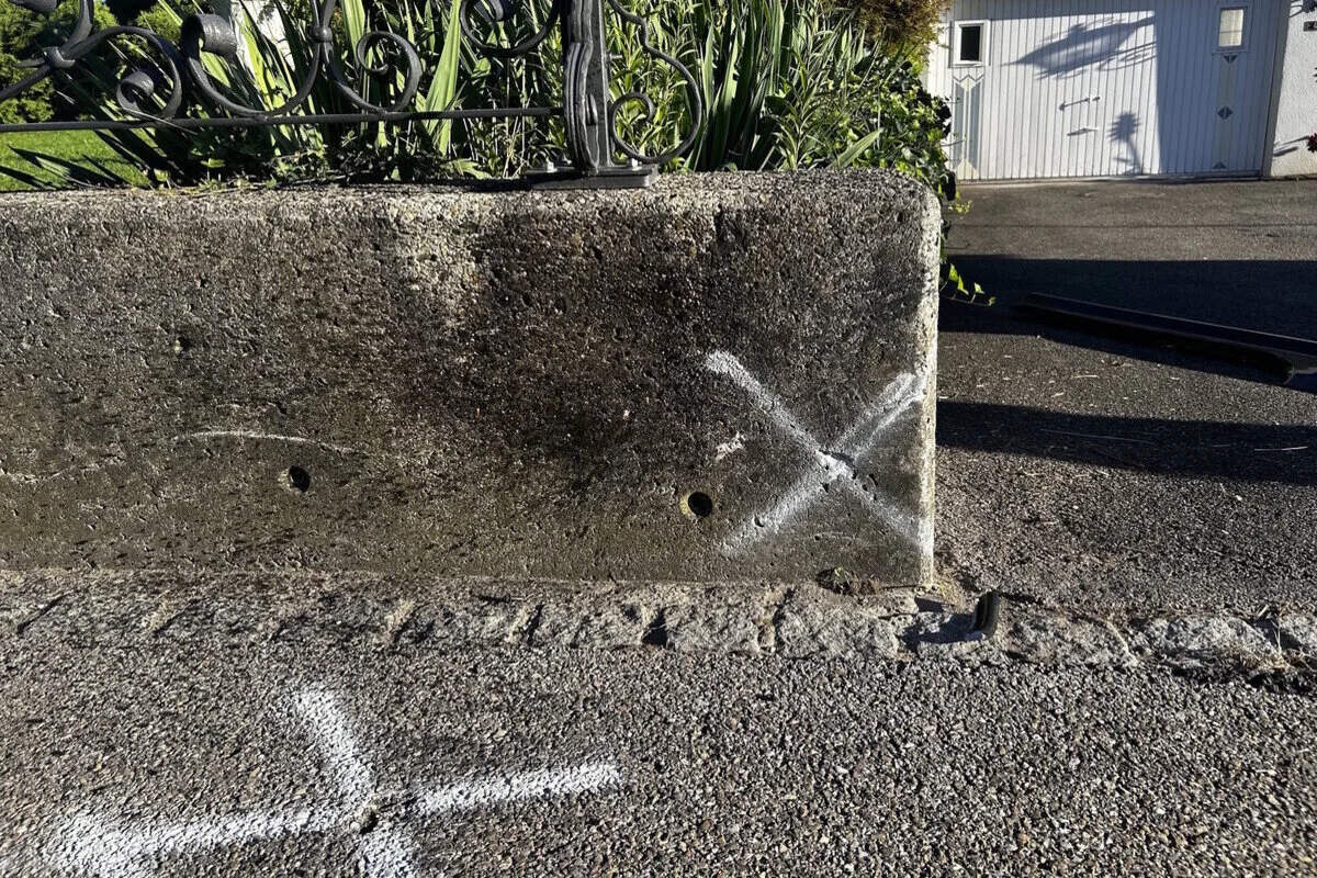 Niederhelfenschwil SG – Fahrunfähige Lenkerin verursacht Selbstunfall