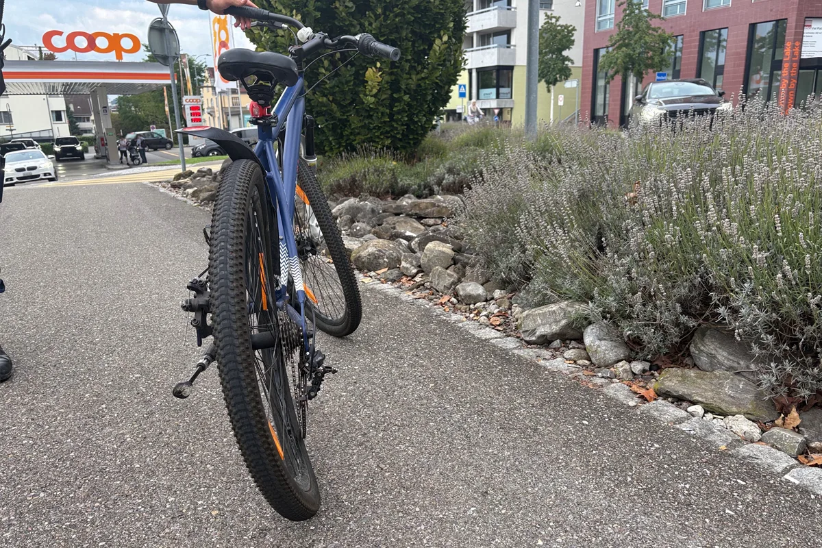 Rorschach SG – Auto kollidiert mit Velo in Kreisverkehr