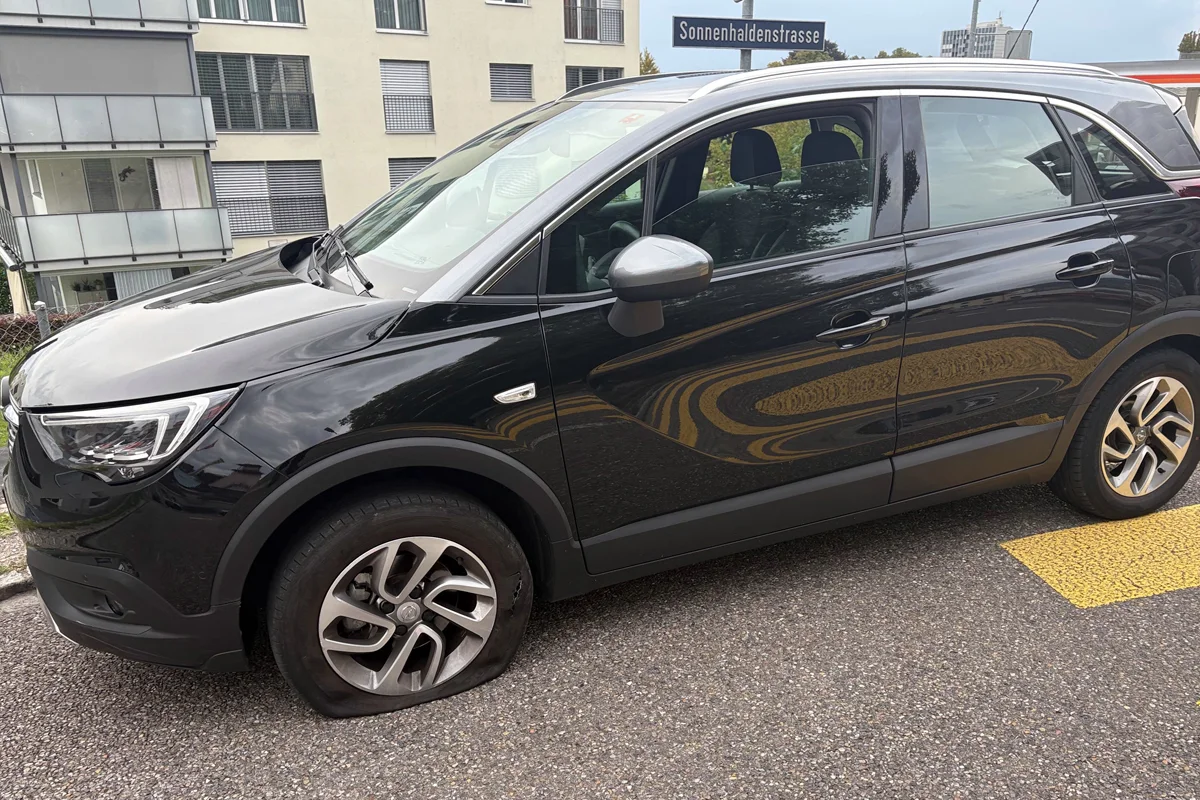 Rorschach SG – Auto kollidiert mit Velo in Kreisverkehr