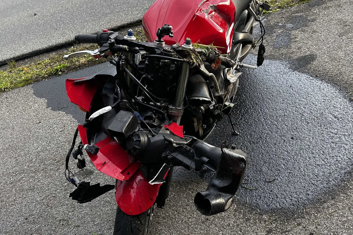 Unfall in Ermenswil SG – Motorradlenker stürzt bei Überholmanöver