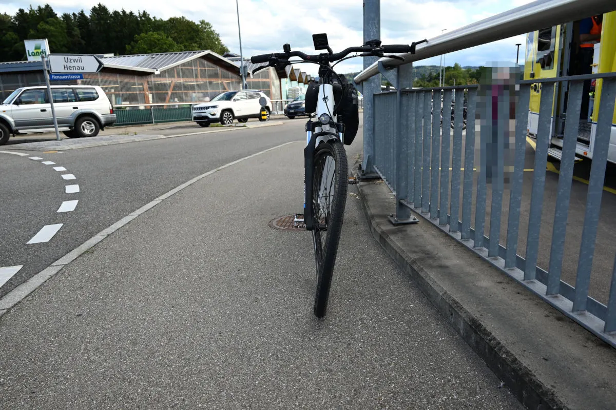 Zuzwil SG – Unfall zwischen Auto und E-Bike 