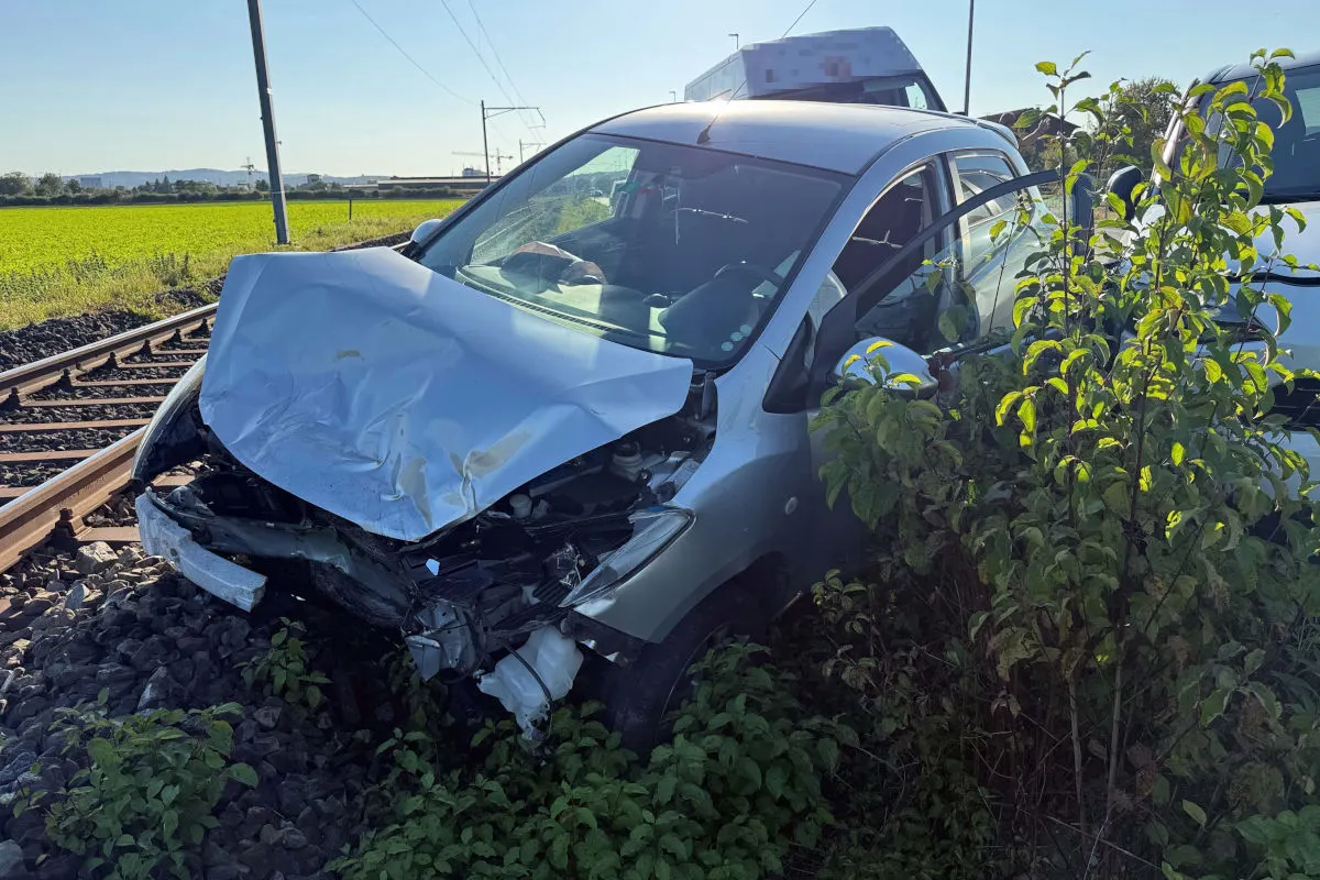 Suhr AG – Zwei verletzte Frauen bei heftigem Unfall