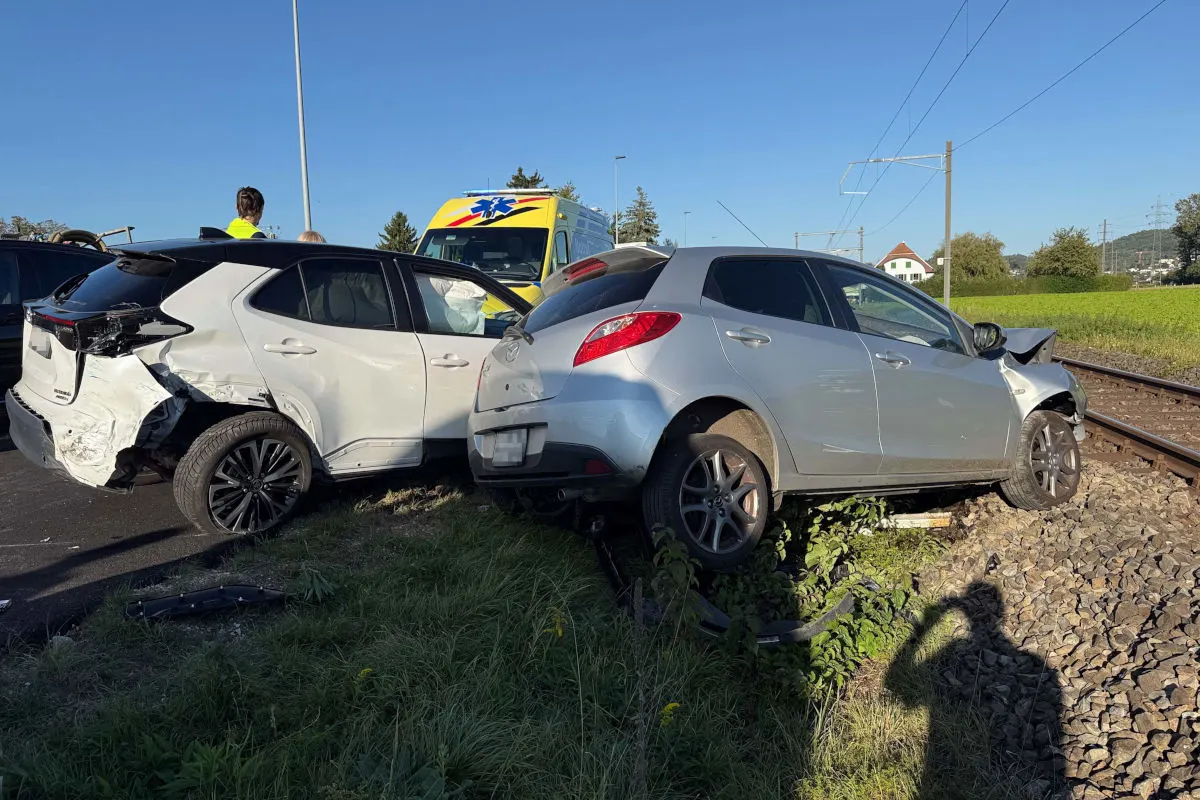 Suhr AG – Zwei verletzte Frauen bei heftigem Unfall