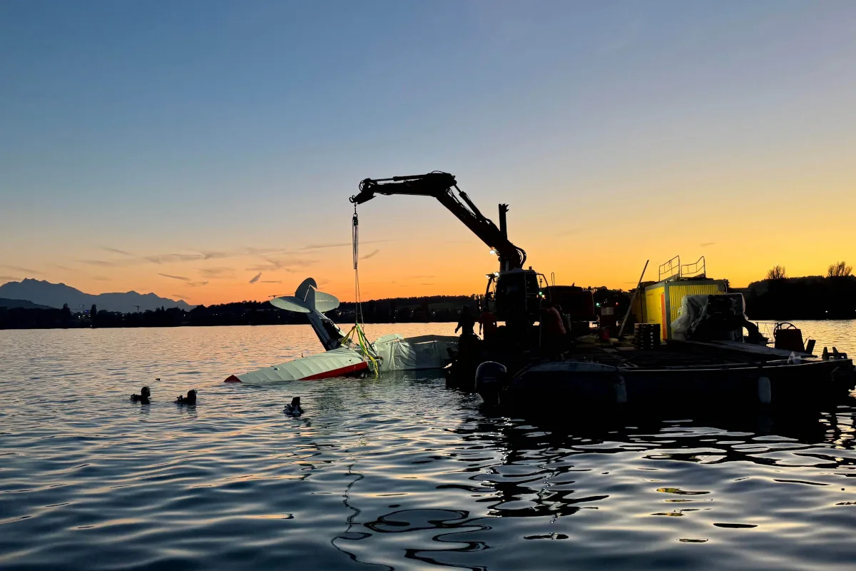 Cham ZG – Abgestürztes Flugzeug aus Zugersee geborgen