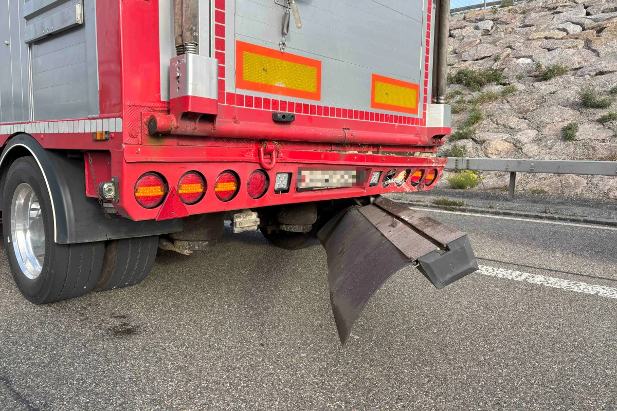 A1 Wil SG – Auto kracht bei Unfall auf Autobahn in Lastwagen