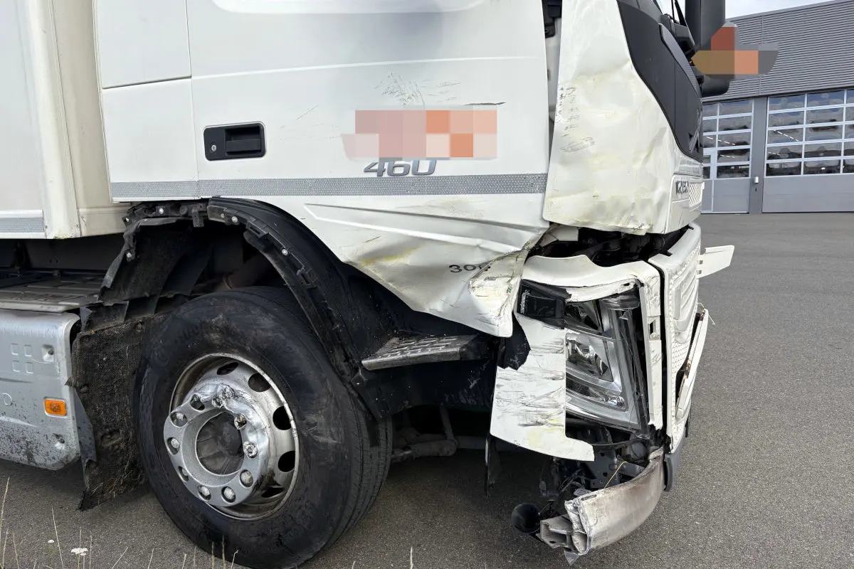 Rapperswil-Jona SG – Unfall zwischen Lieferwagen und Lastwagen