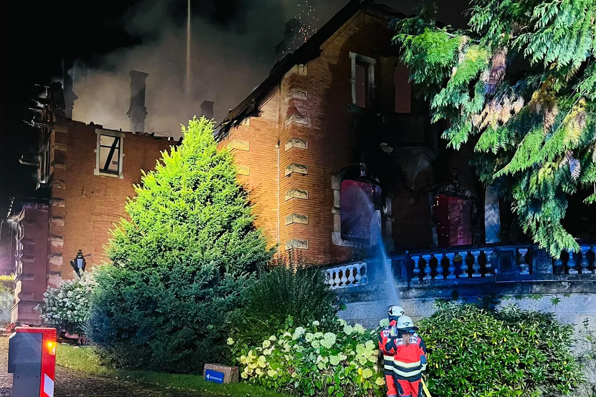 Donaustauf BY – Vorsätzliche Brandstiftung bei Jagdschloss Thiergarten ausgeschlossen