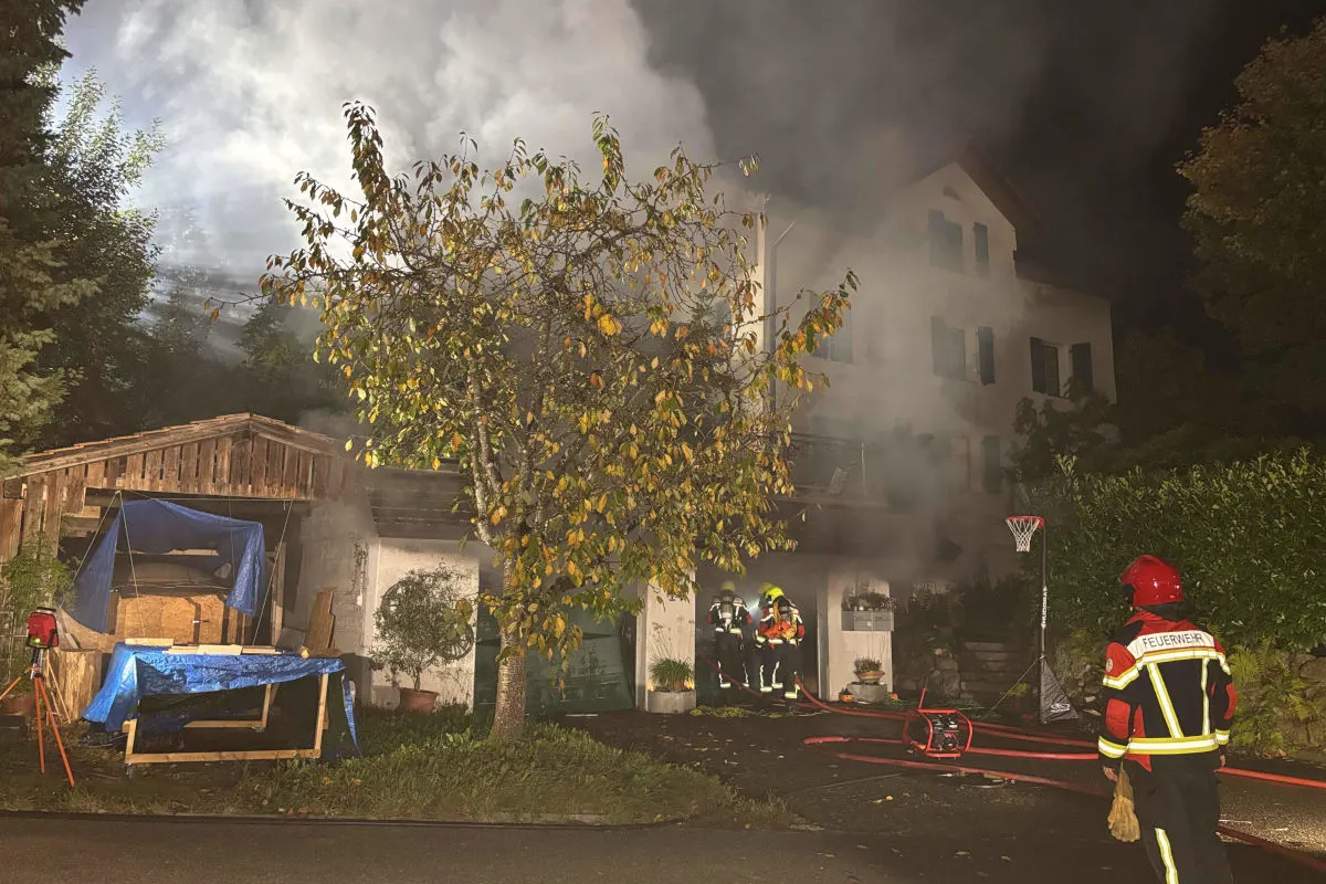 Oberlunkhofen AG – Jugendlicher bei Brand in Garage verletzt