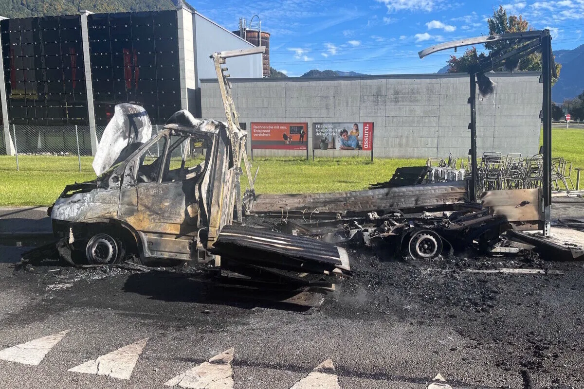 Mels SG – Auto auf A3-Ausfahrt in Brand geraten