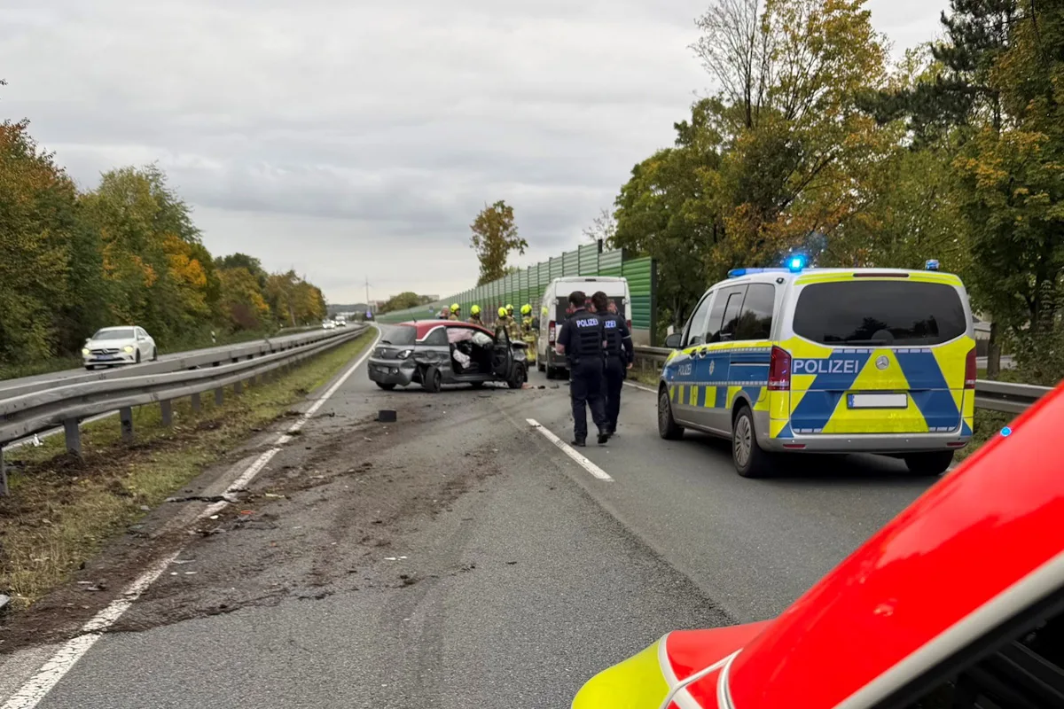 B64 Paderborn NW – Zwei Verletzte bei Auffahrunfall