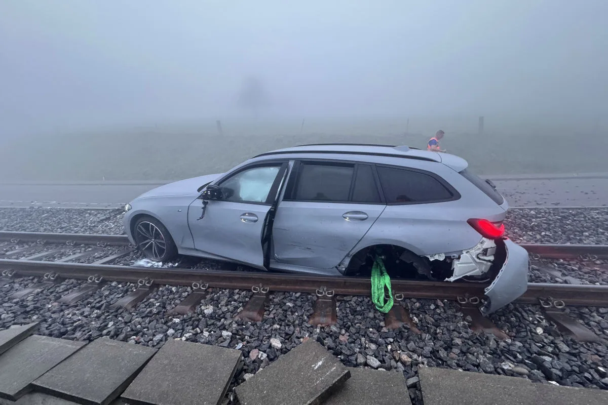 Unfall in St. Gallen SG – Automobilistin gerät im Nebel auf Gegenfahrbahn