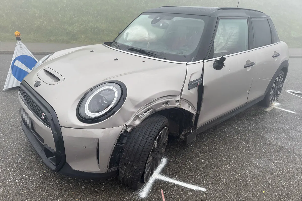 Unfall in St. Gallen SG – Automobilistin gerät im Nebel auf Gegenfahrbahn