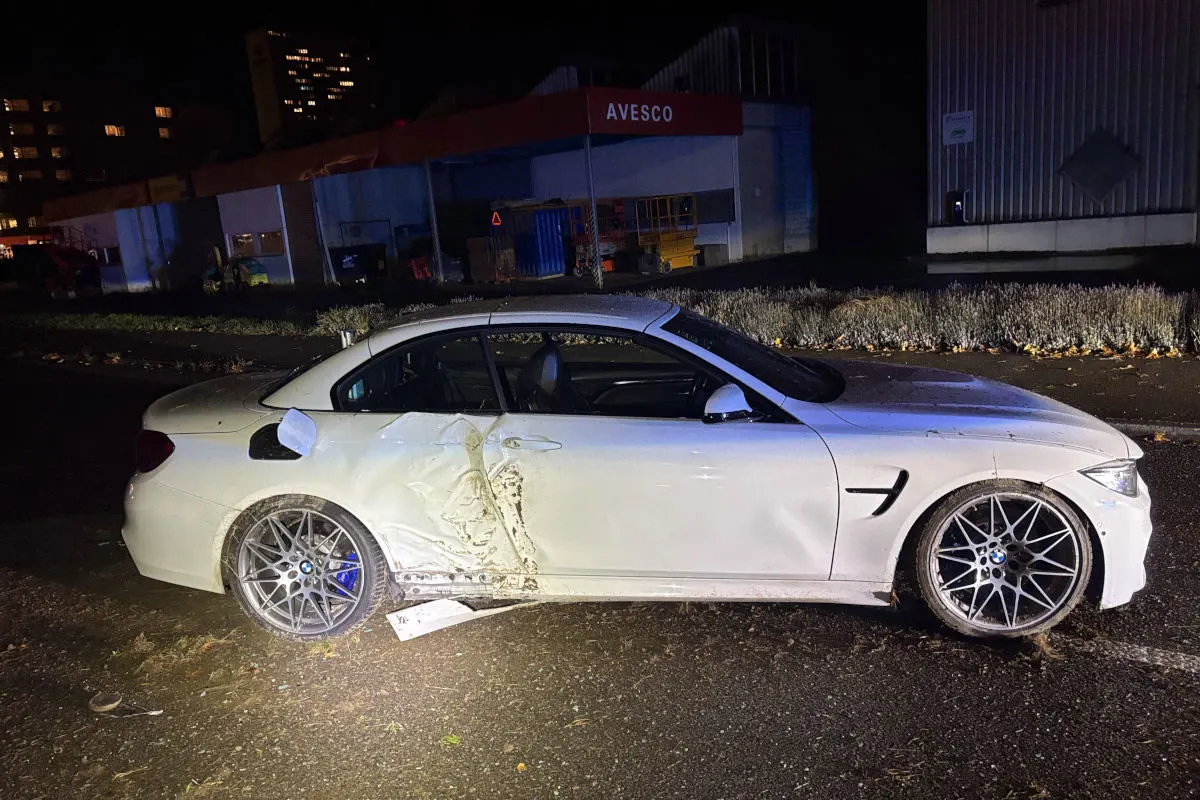 Unfall in Spreitenbach AG – Neulenker schleudert mit BMW gegen Lampe