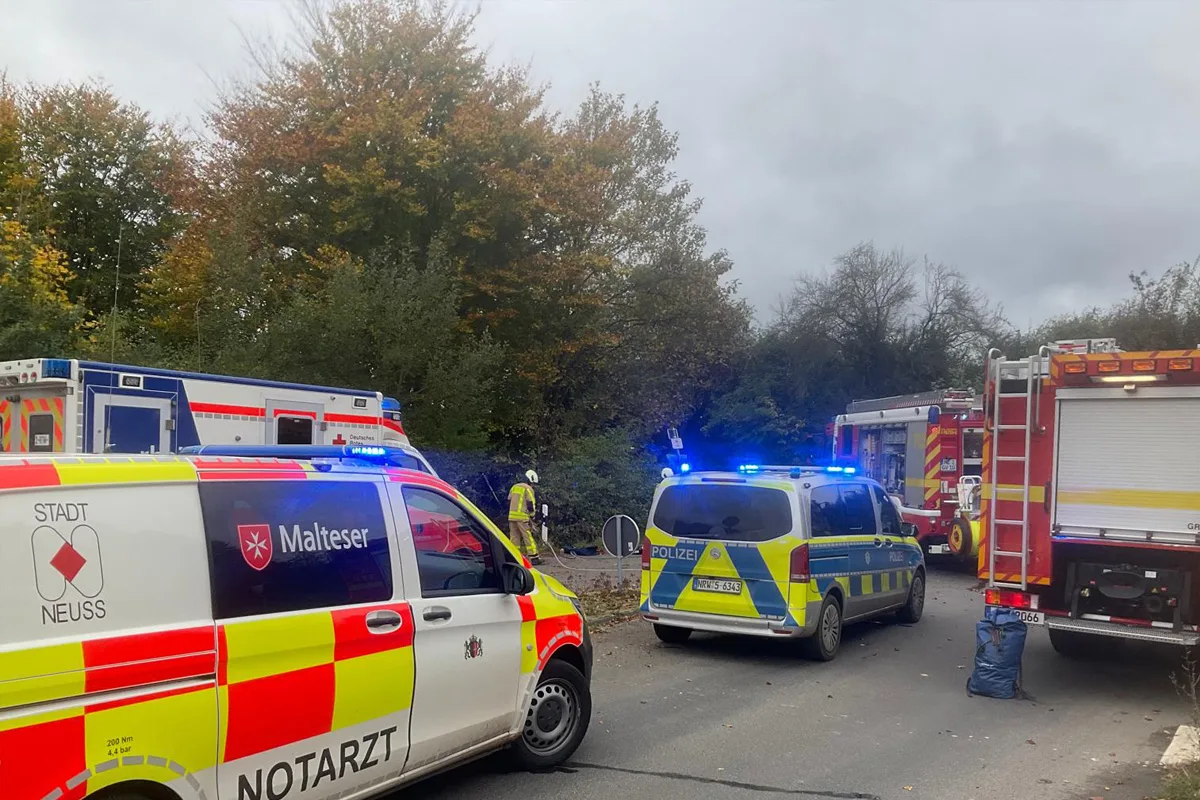 Grevenbroich NW – Autofahrer nach Unfall eingeklemmt