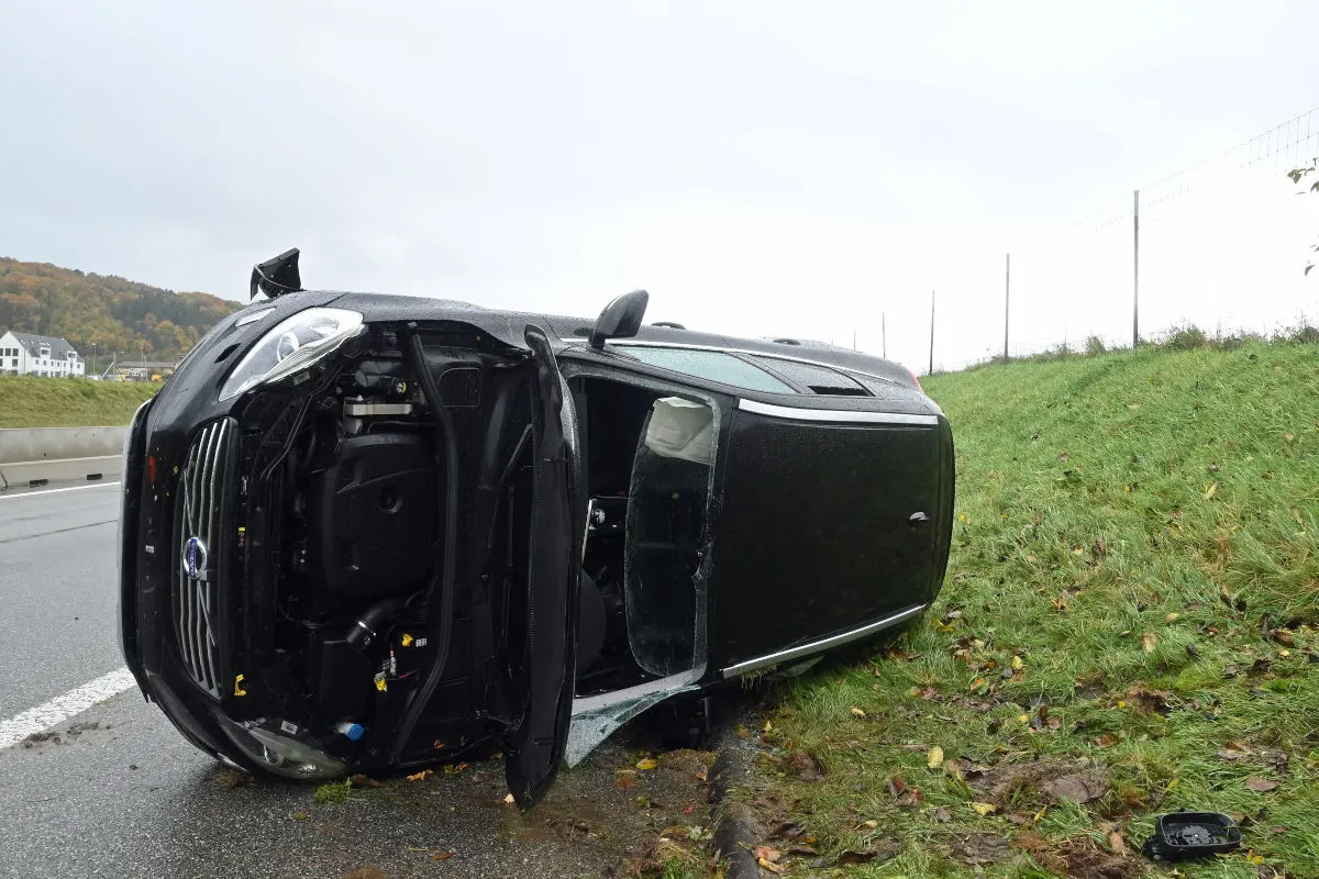 Dagmersellen LU – Auto kippt bei Unfall 