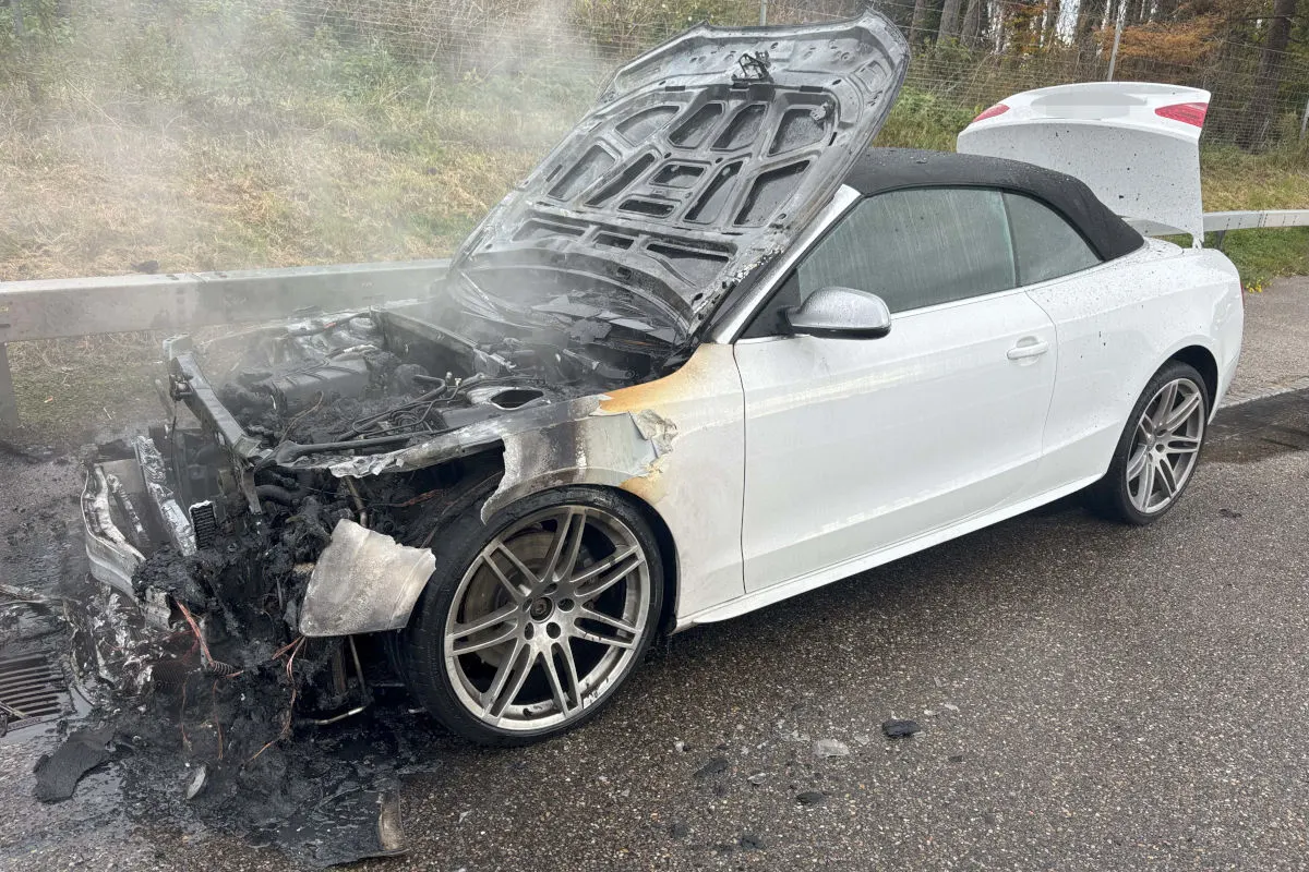 A1 Niederwil SG – Auto gerät während der Fahrt in Brand