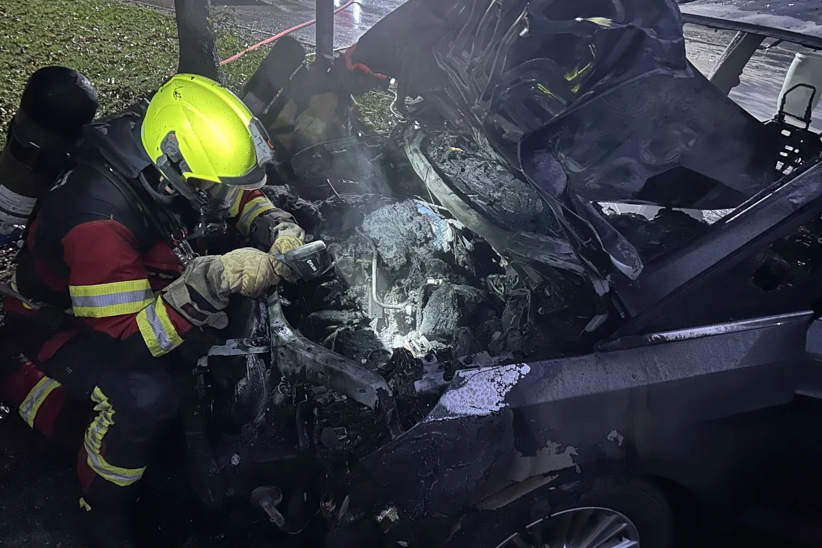 Wollerau SZ – Auto durch Brand zerstört
