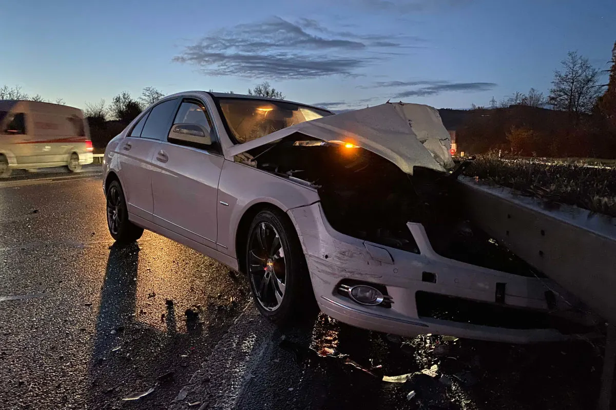A14 Gisikon ZG – Unfall mit Lieferwagen