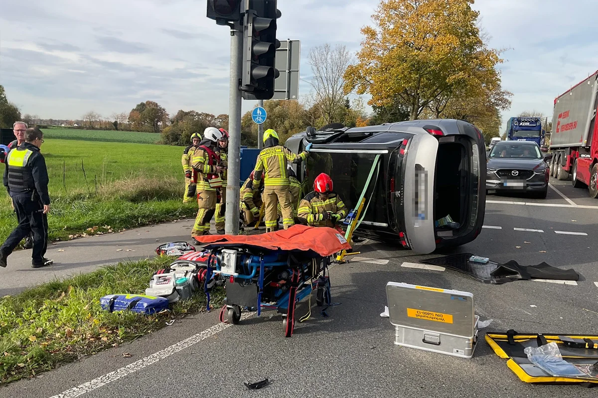 Alpen NW – Drei Verletzte bei Unfall auf Kreuzung