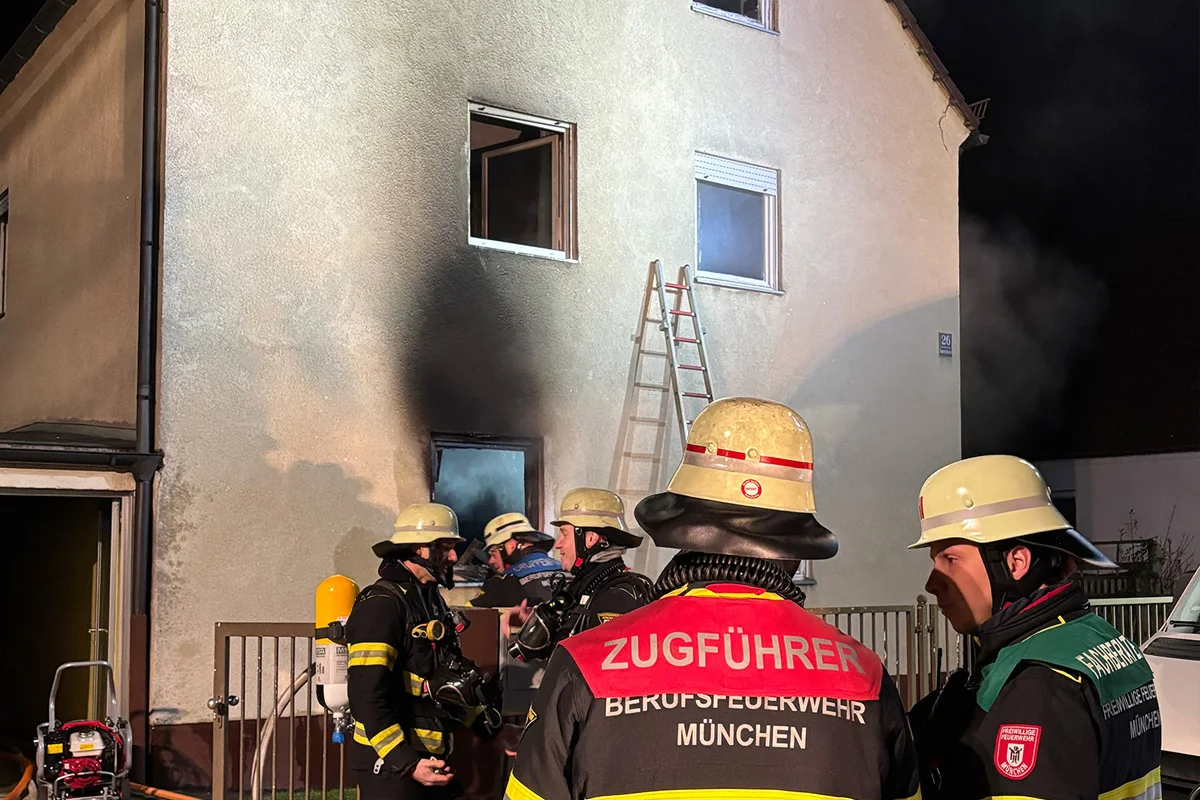 München BY – Mann nach Wohnungsbrand reanimiert
