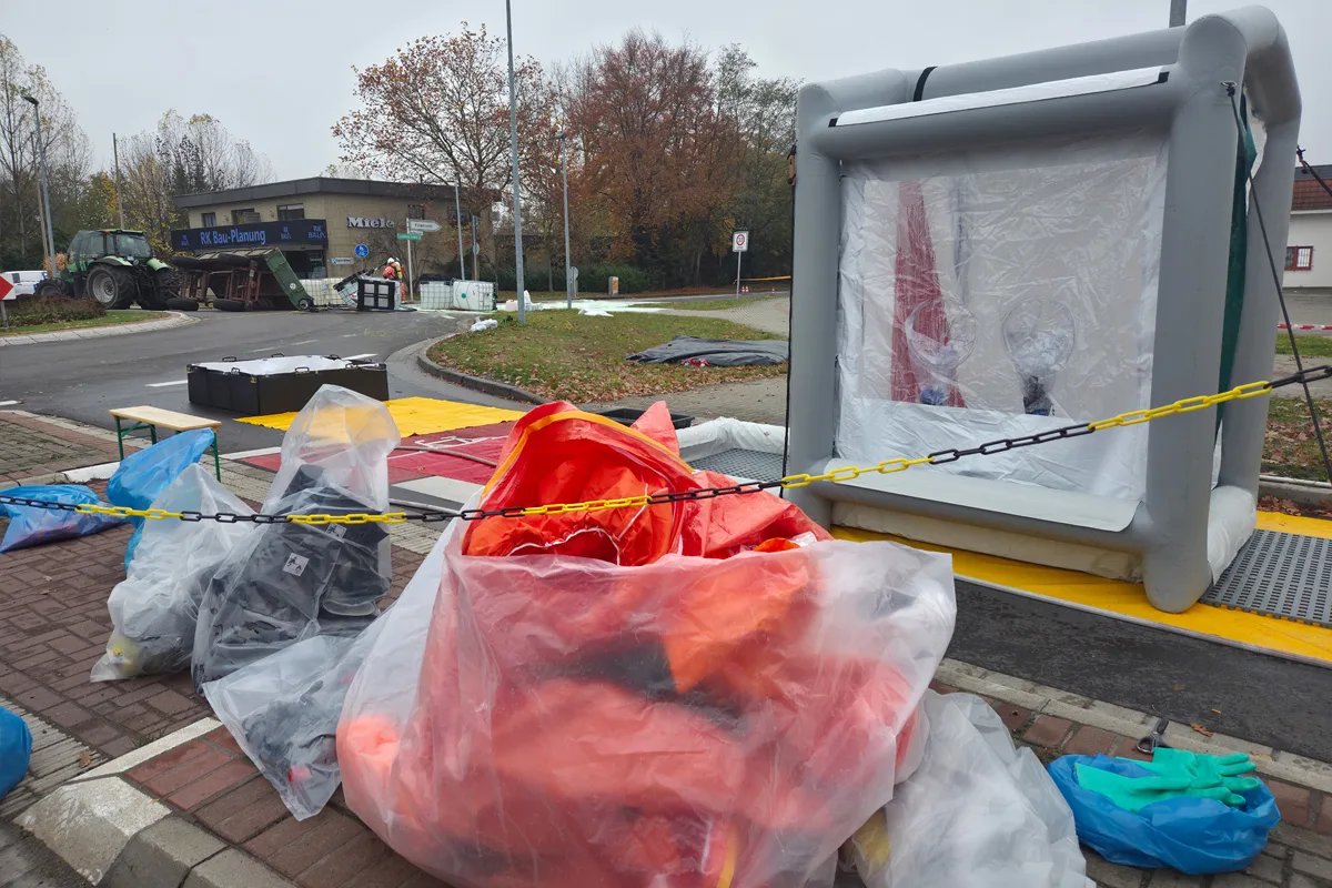 Zeven NI – 1.000 Liter Säure bei Unfall von Traktor freigesetzt