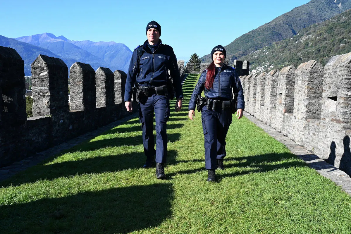 Einheitliche Polizeiuniform für Westschweiz und Tessin