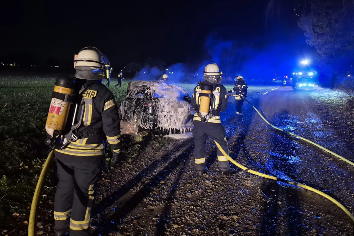 Ottersberg NI – Fahrzeug brennt nach Unfall