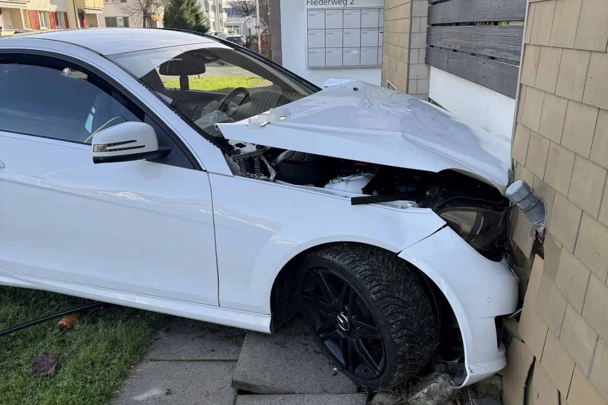 Unfall in Rupperswil AG – Neulenker prallt gegen Hauswand