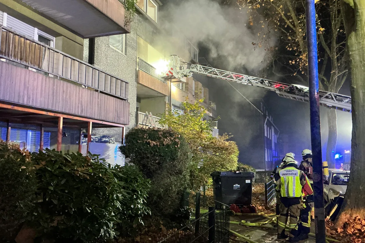 Essen NW – Umfangreiche Menschenrettung bei Brand in Mehrfamilienhaus