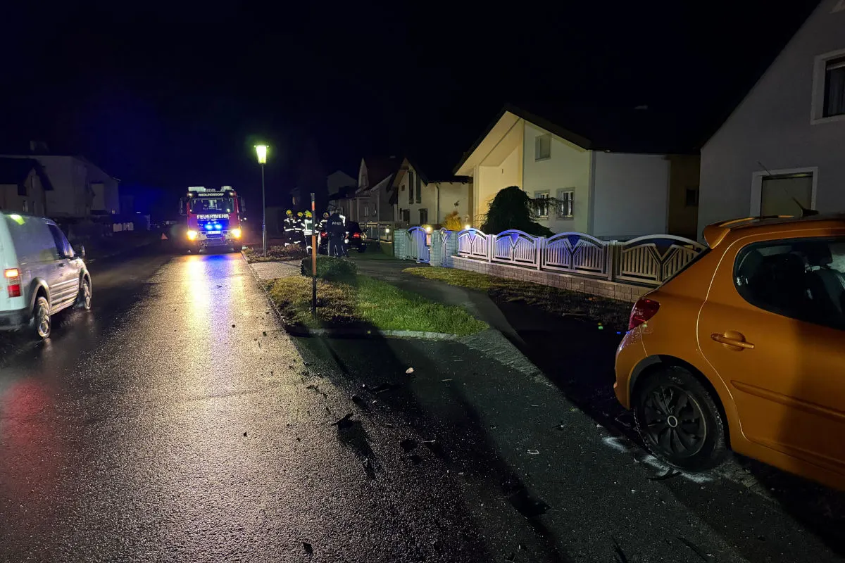 Unfall in Riedlingsdorf B – Bentley prallt in geparktes Auto