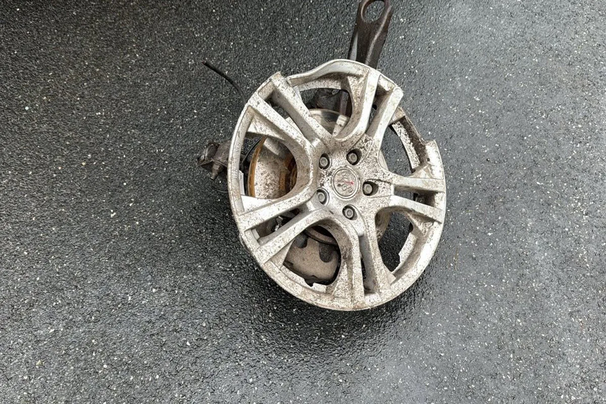 Barsbüttel SH – Pkw prallt frontal in Lkw auf Landstraße