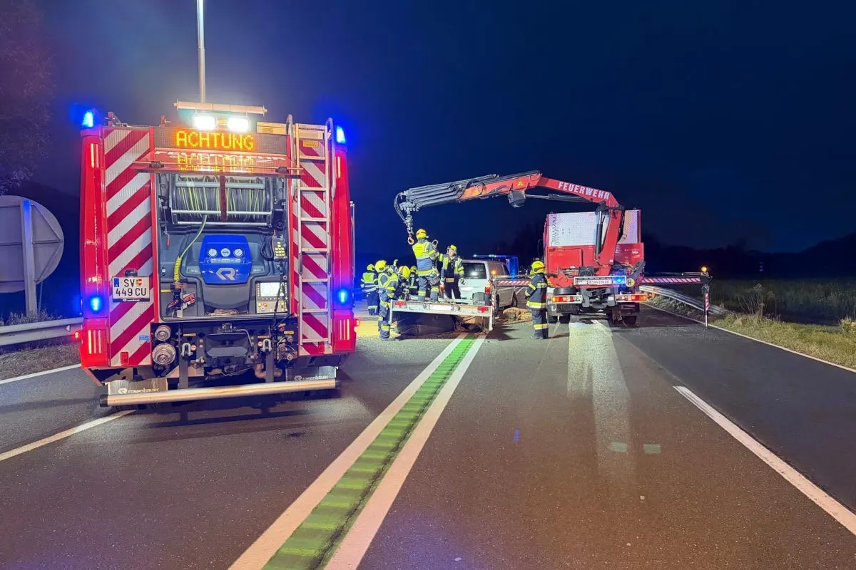 St. Veit an der Glan K – Anhänger mit Weizenladung kippt