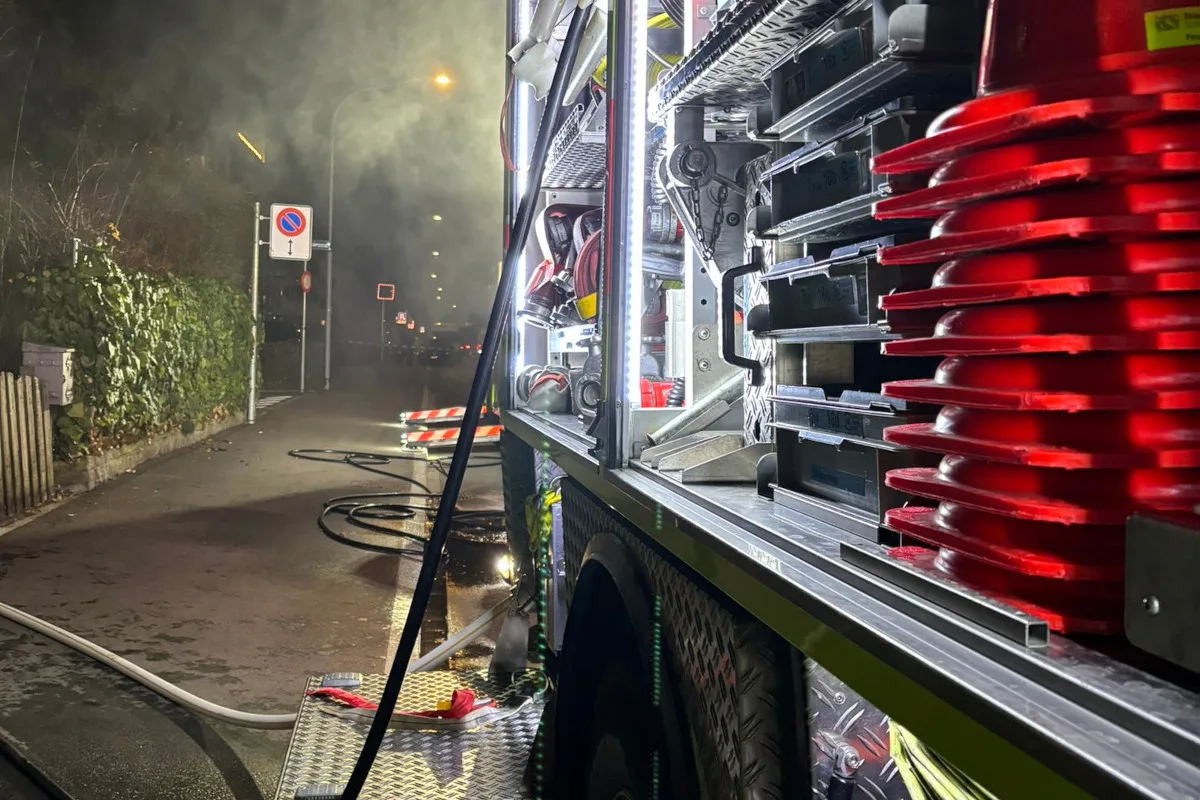 Zürich Kreis 12 – Frau nach Brand hospitalisiert