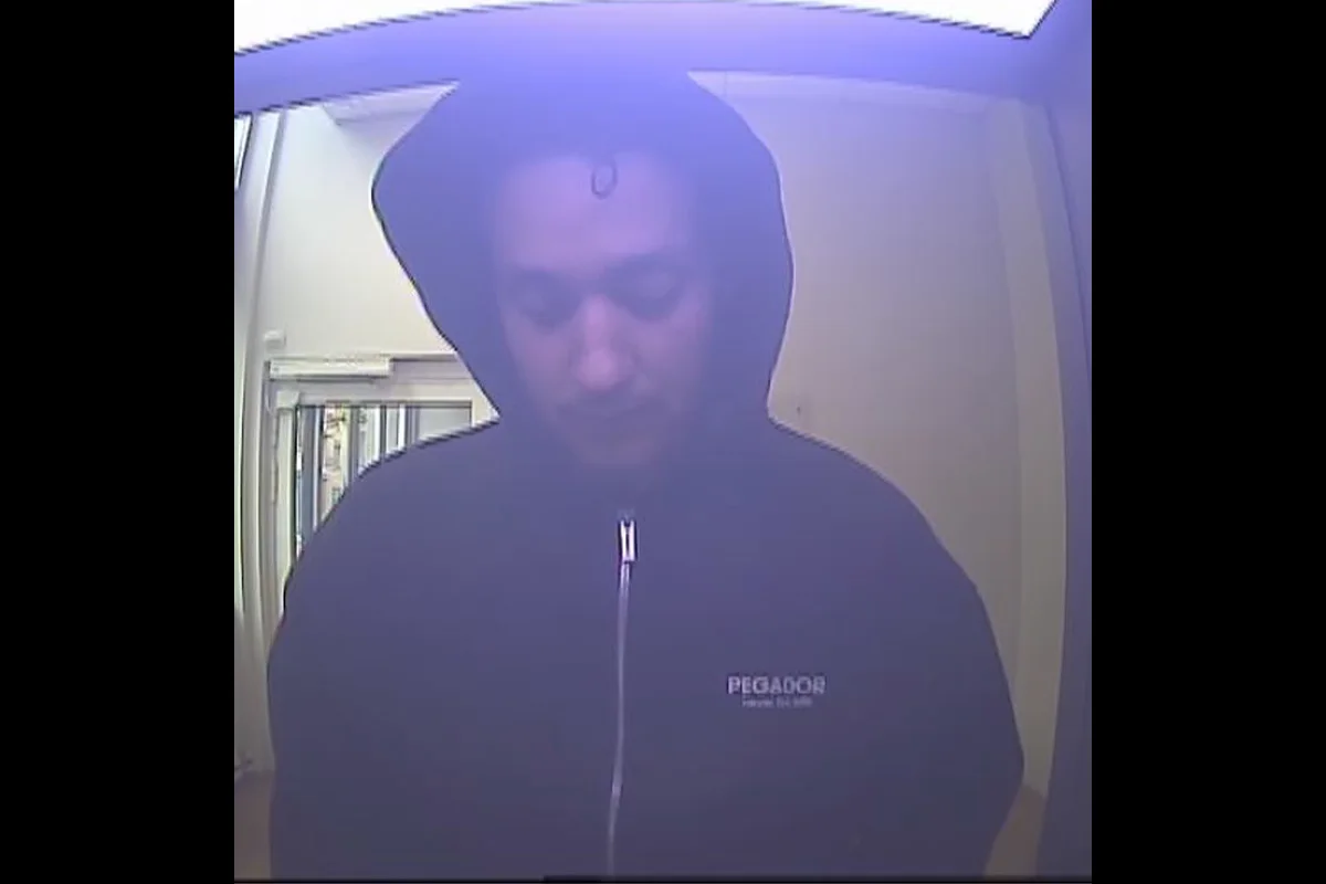 Berlin – Update: Neue Fotos zur Fahndung nach Trickbetrüger
