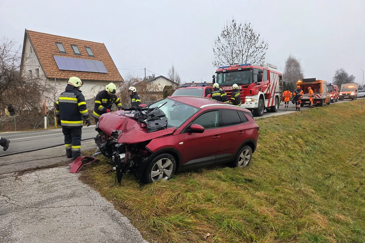 Unfall bei Kirschentheuer – Lenker wollte Handy aufheben