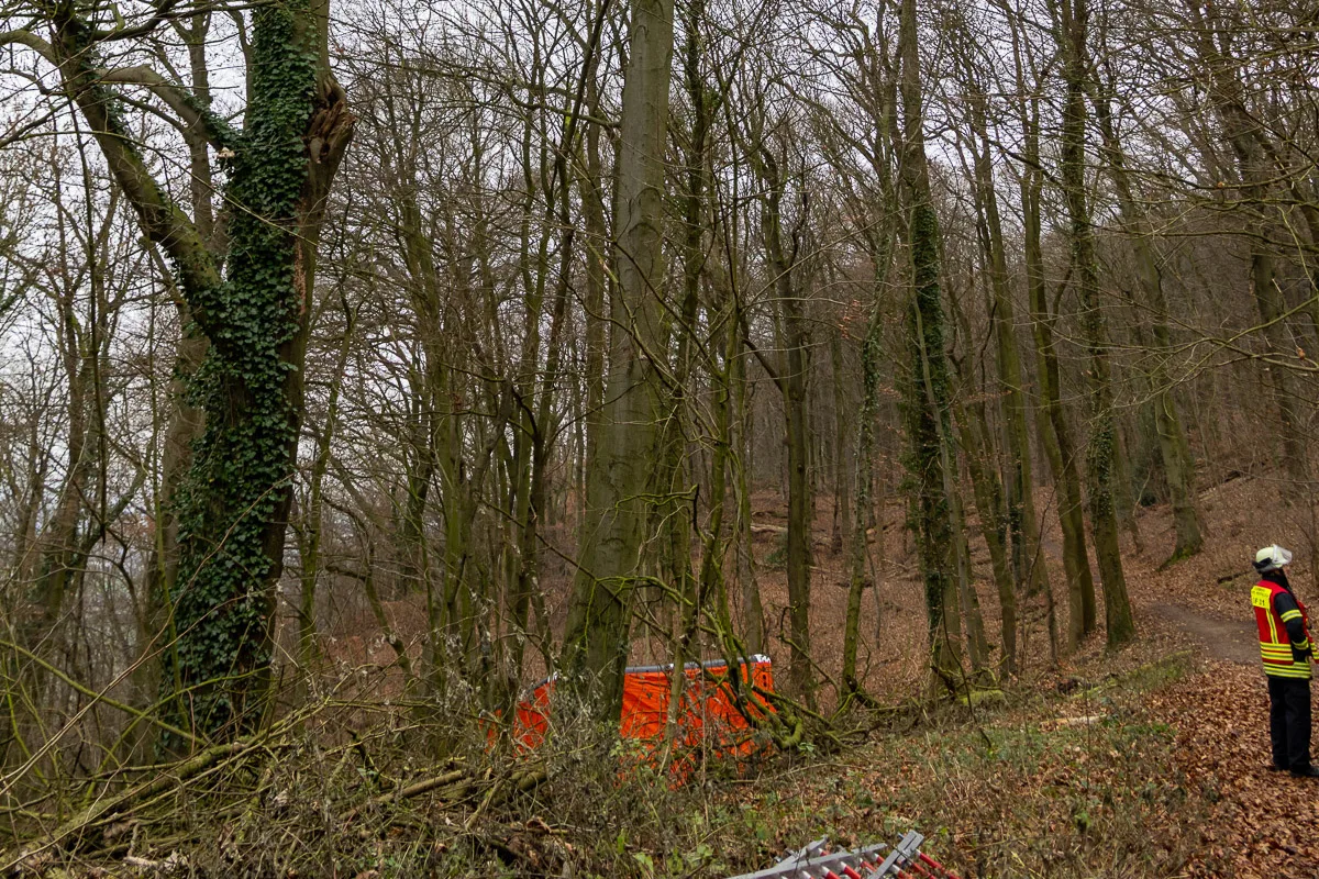Porta Westfalica – Höhenretter retten Paragleiter aus 20 Metern Höhe