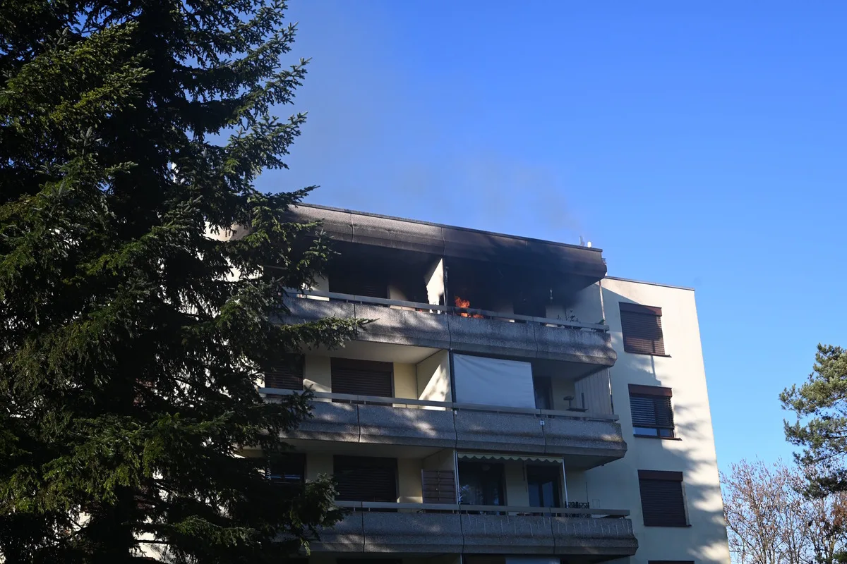 Niederuzwil SG – Feuer auf Balkon eines Mehrfamilienhauses