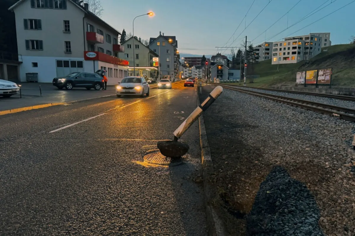 St. Gallen – Lenker fährt nach Unfall mit plattem Reifen weiter