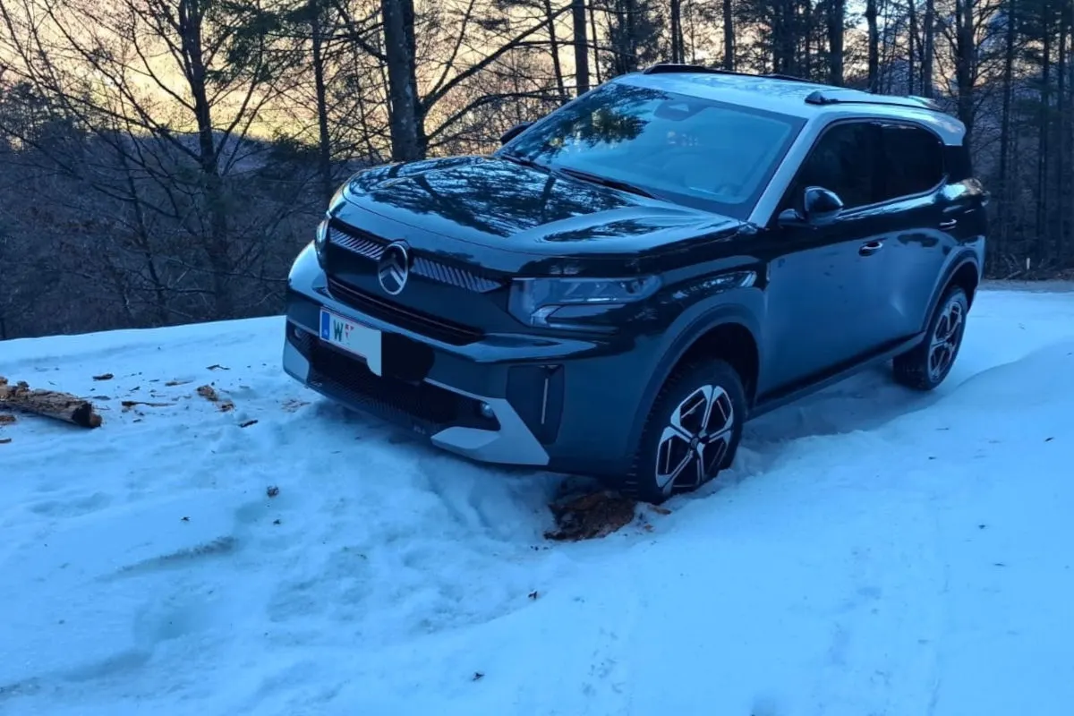 Obertraun – Navi führt Auto auf Skipiste