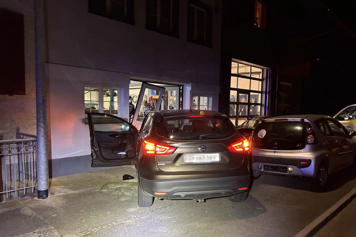Bözen AG – 17-Jähriger verursacht Unfall mit gestohlenem Auto