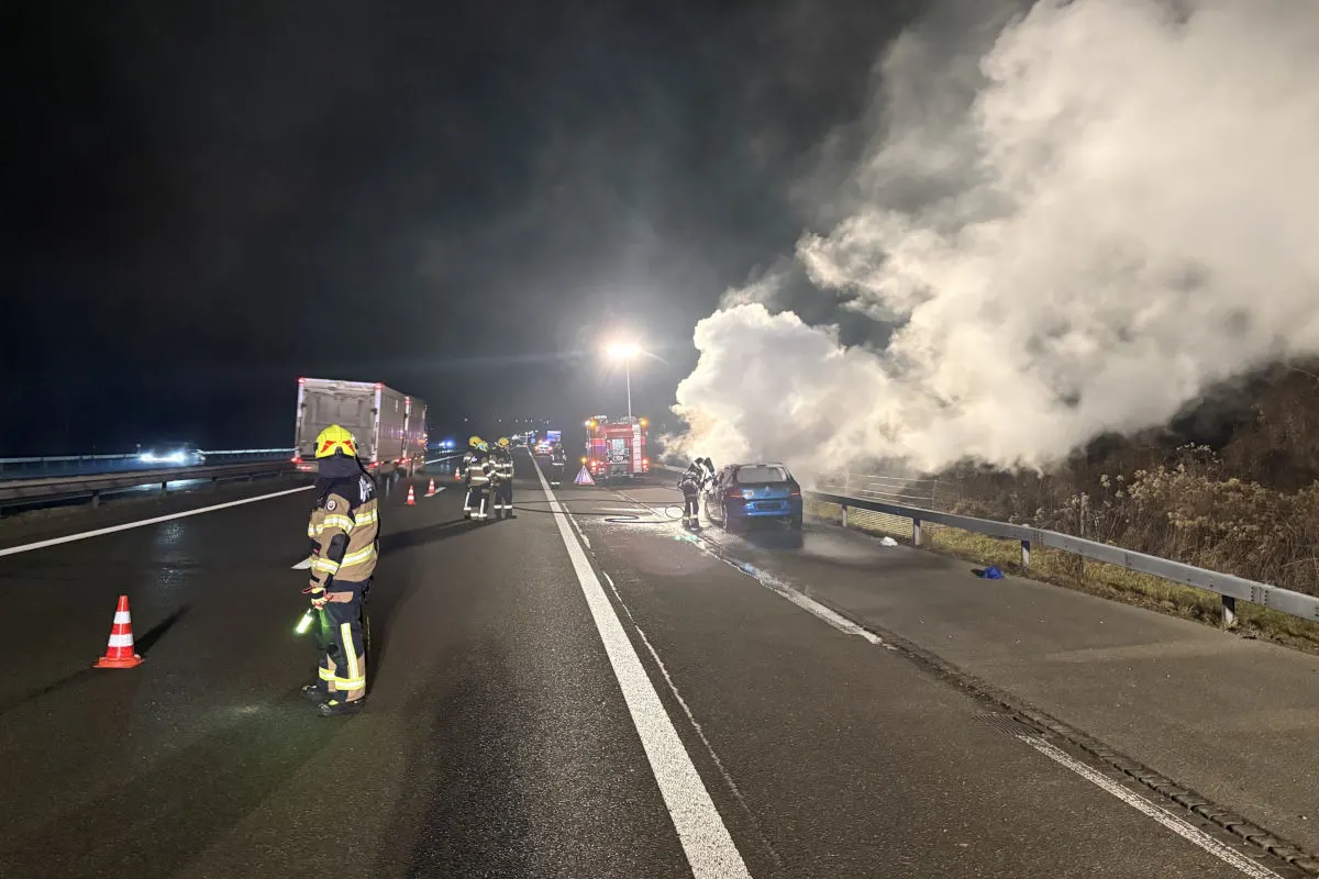 Wil SG – Auto gerät auf Autobahn in Brand