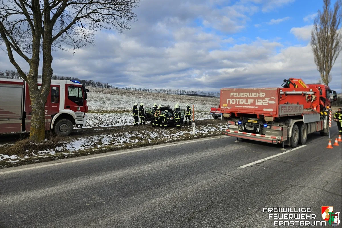Ernstbrunn – Auto überschlägt sich bei Unfall